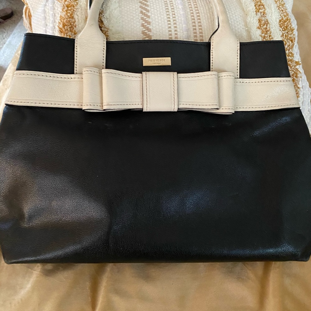 Kate Spade. Alice Court Diel. Cream Black Bow